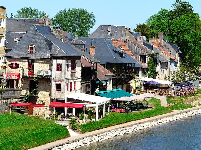 Old half-timbered riverside houses with restaurant terraces along the quai Merilhou in Montignac, beside the Vézère